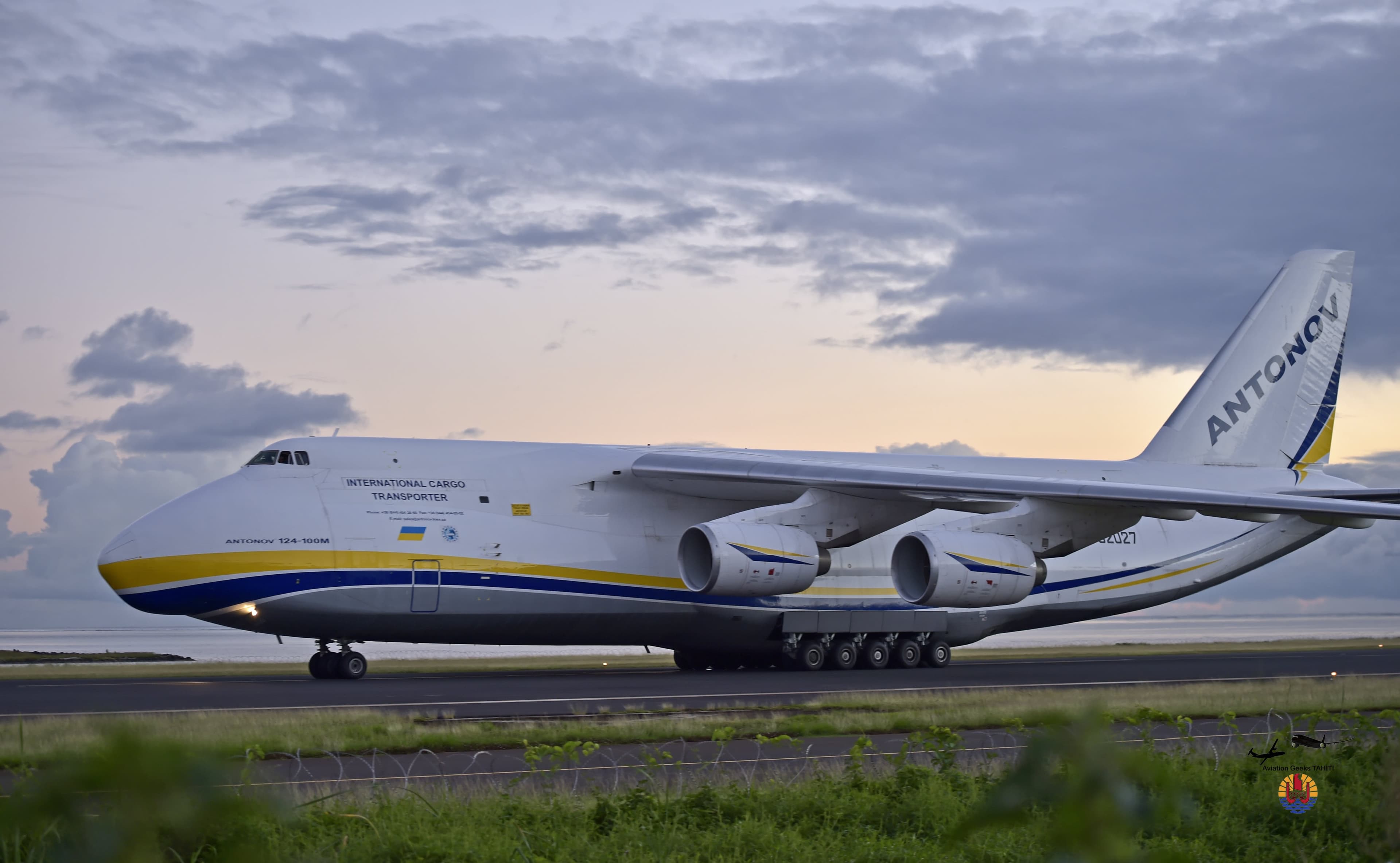 An-124-100 UR-82027
