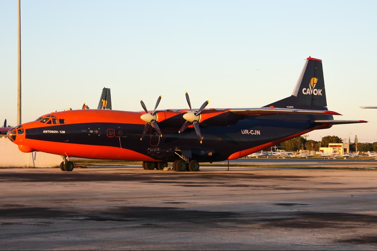 AN-12B UR-CJN