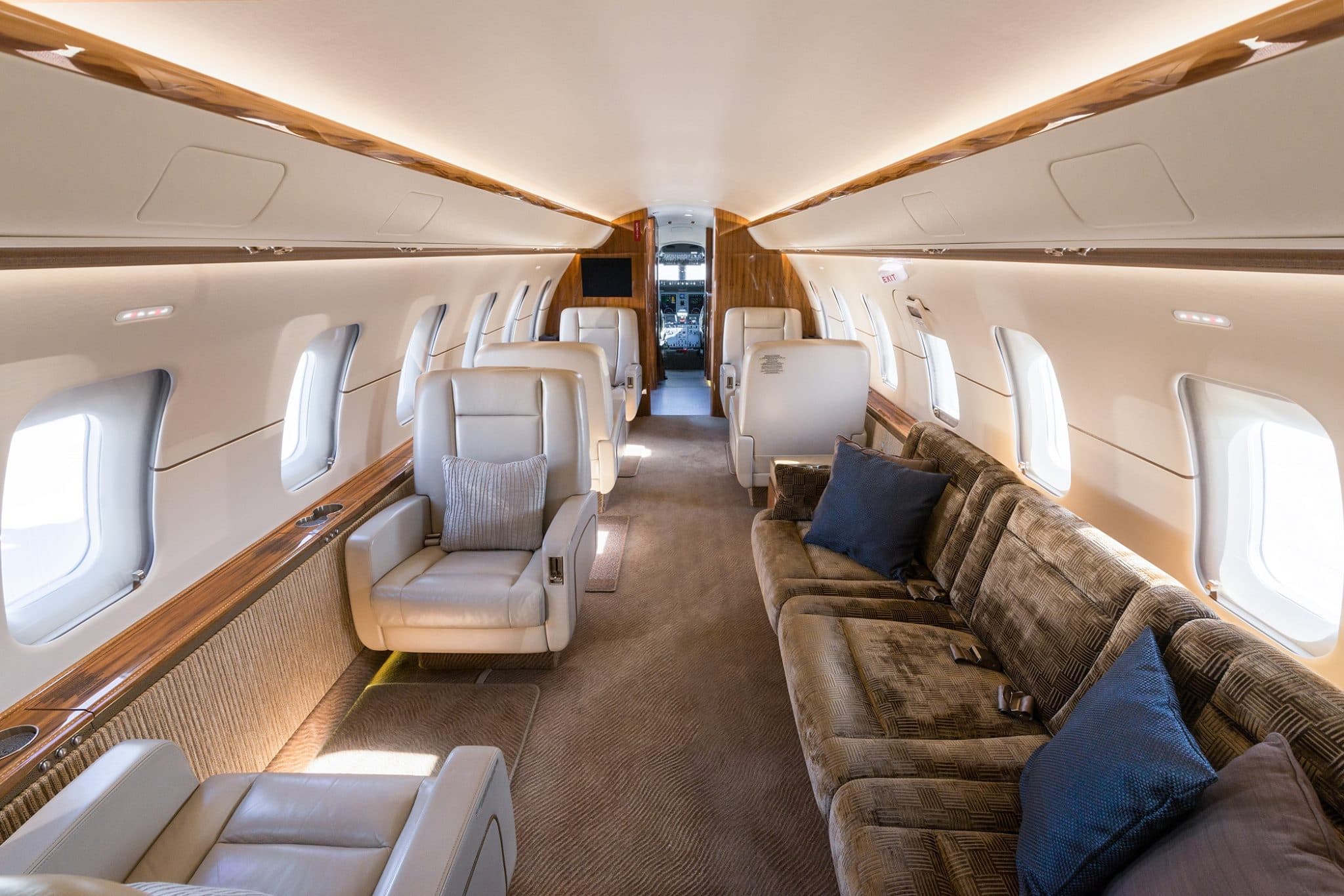 Challenger 605 VP-CVV