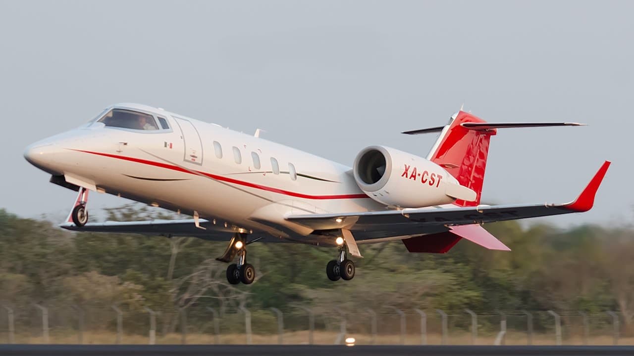 Learjet 25 XA-CST
