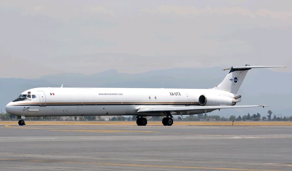 McDonnell Douglas MD-82SF XA-UTX