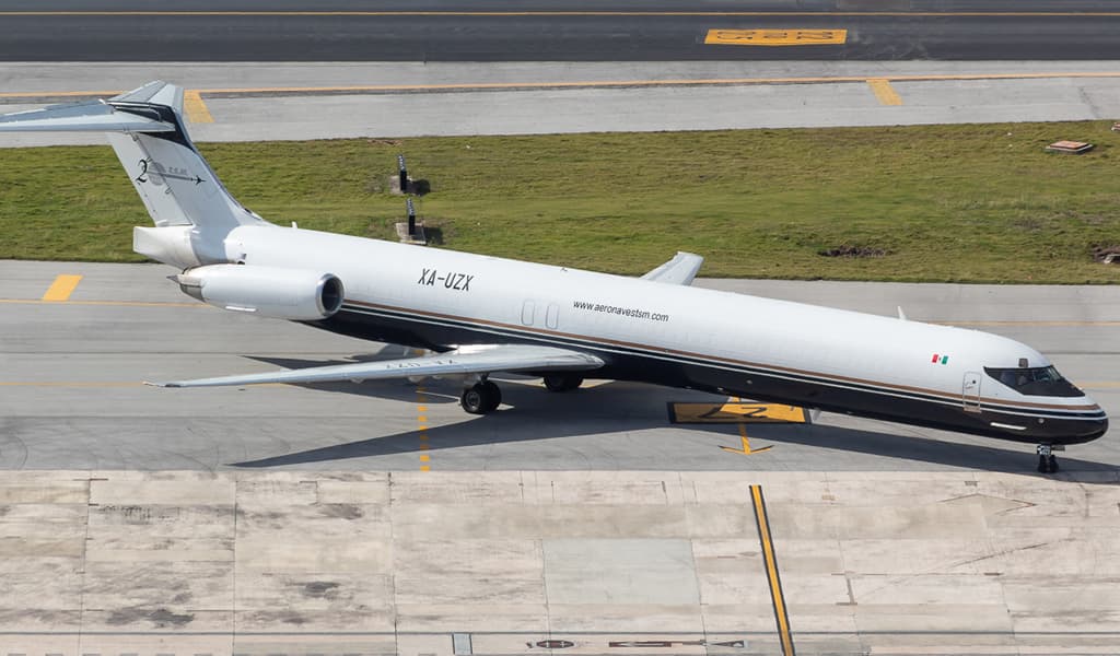 McDonnell Douglas MD-83SF XA-UZX
