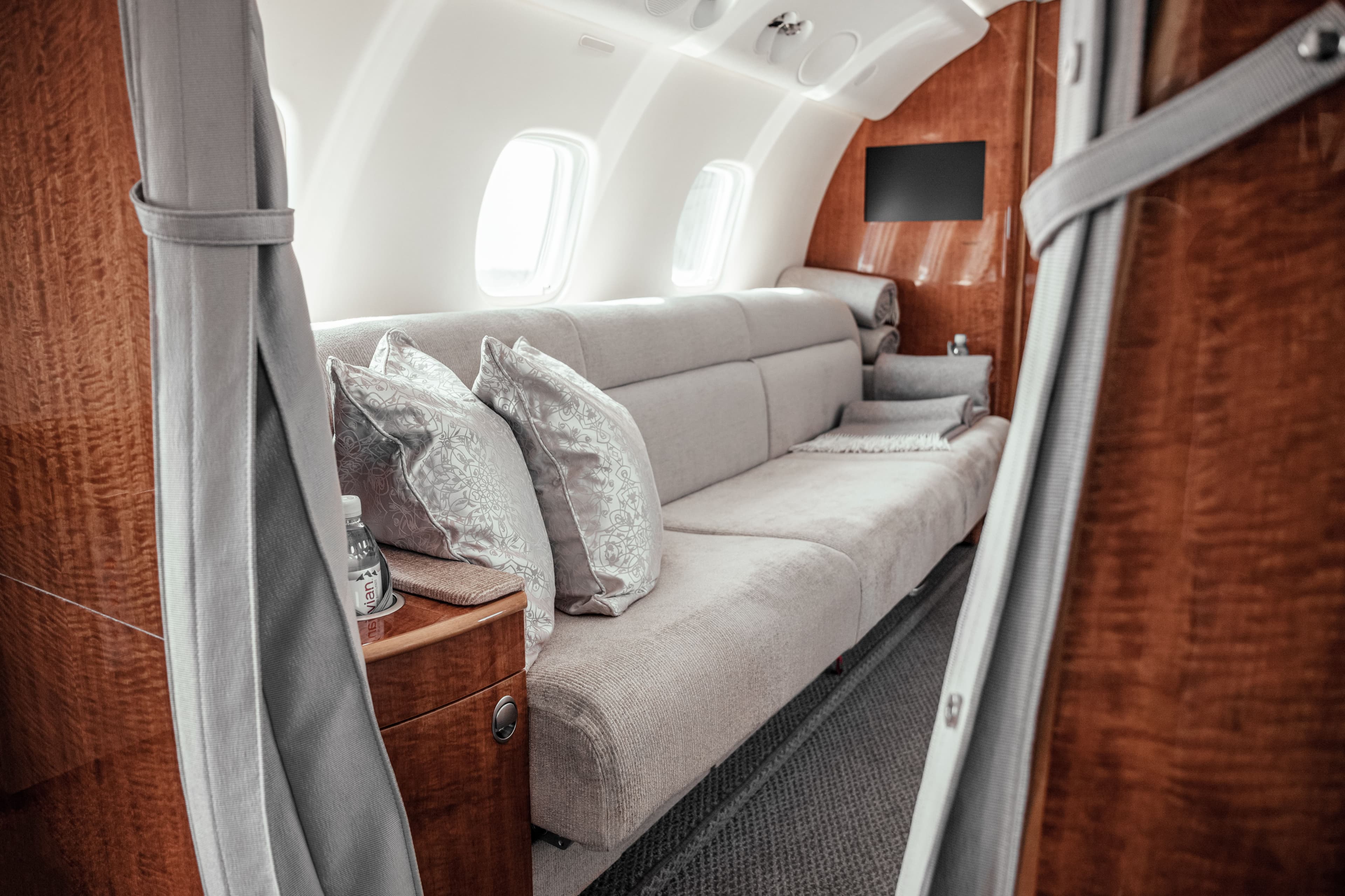 Embraer Legacy 650 YL-DAN