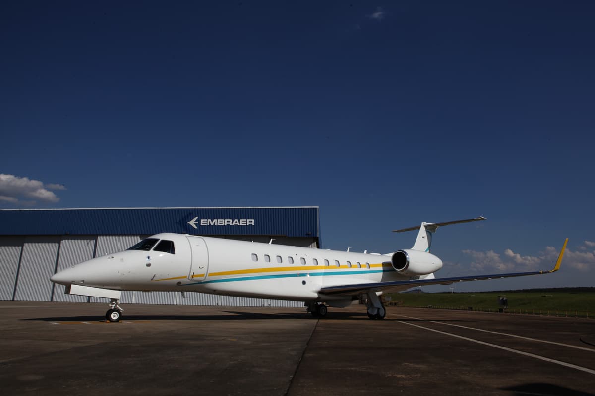 Embraer Legacy 650 YL-ECT