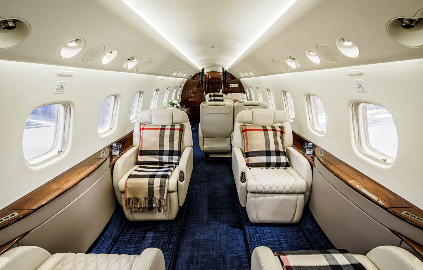 Embraer Legacy 650 YL-ION