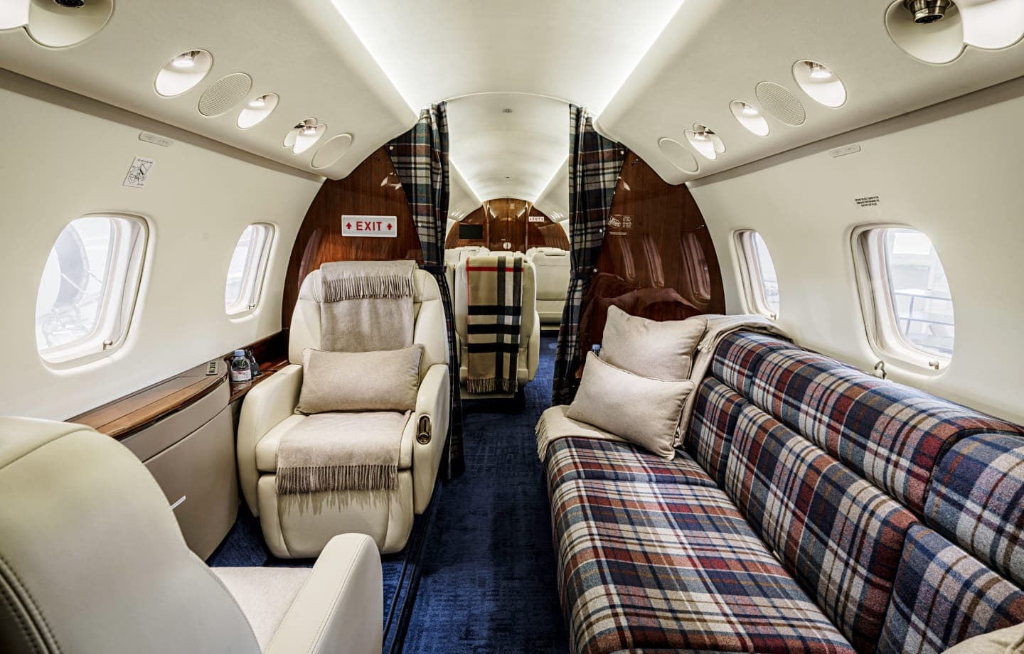 Embraer Legacy 650 YL-ION