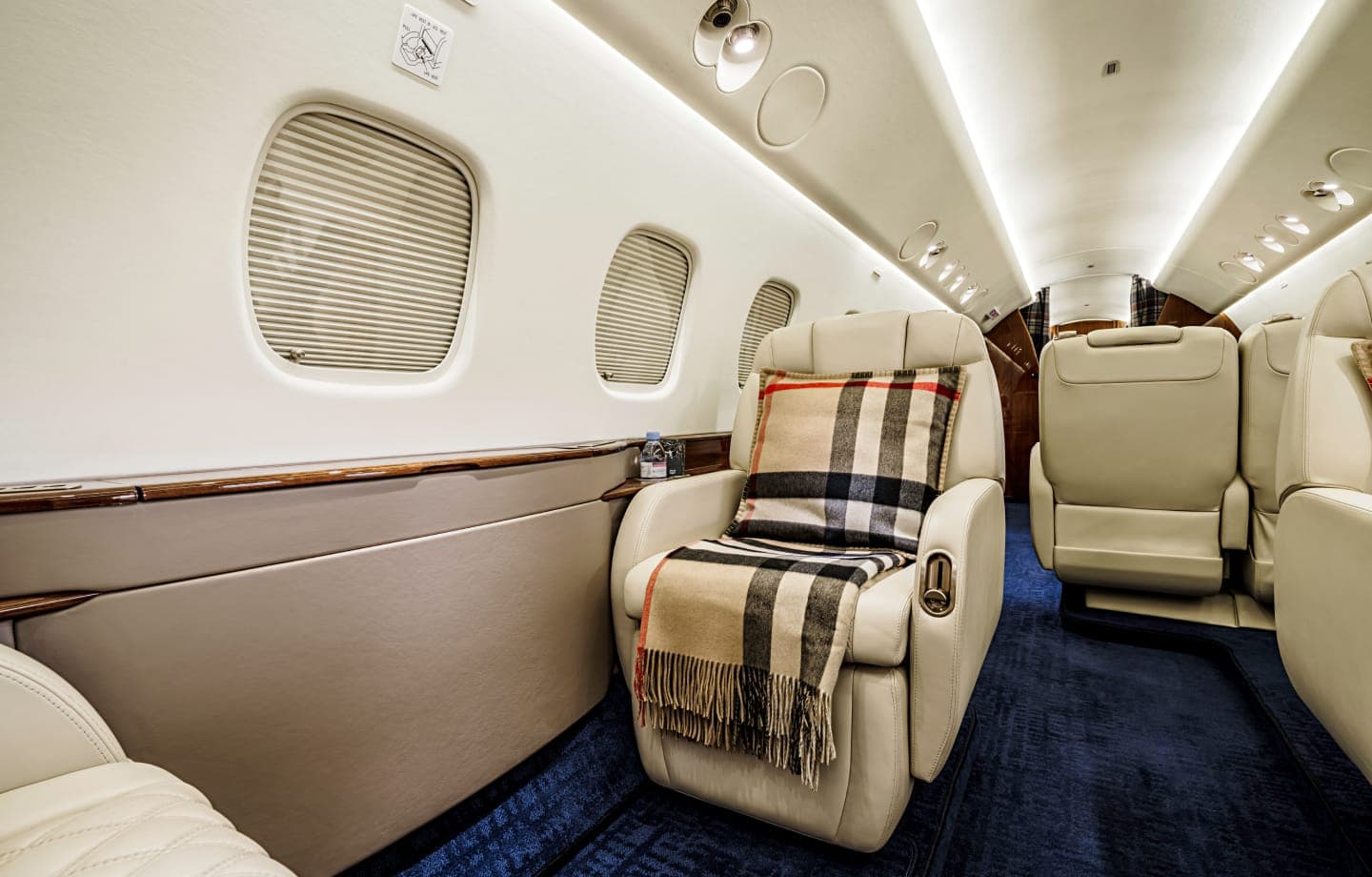 Embraer Legacy 650 YL-ION