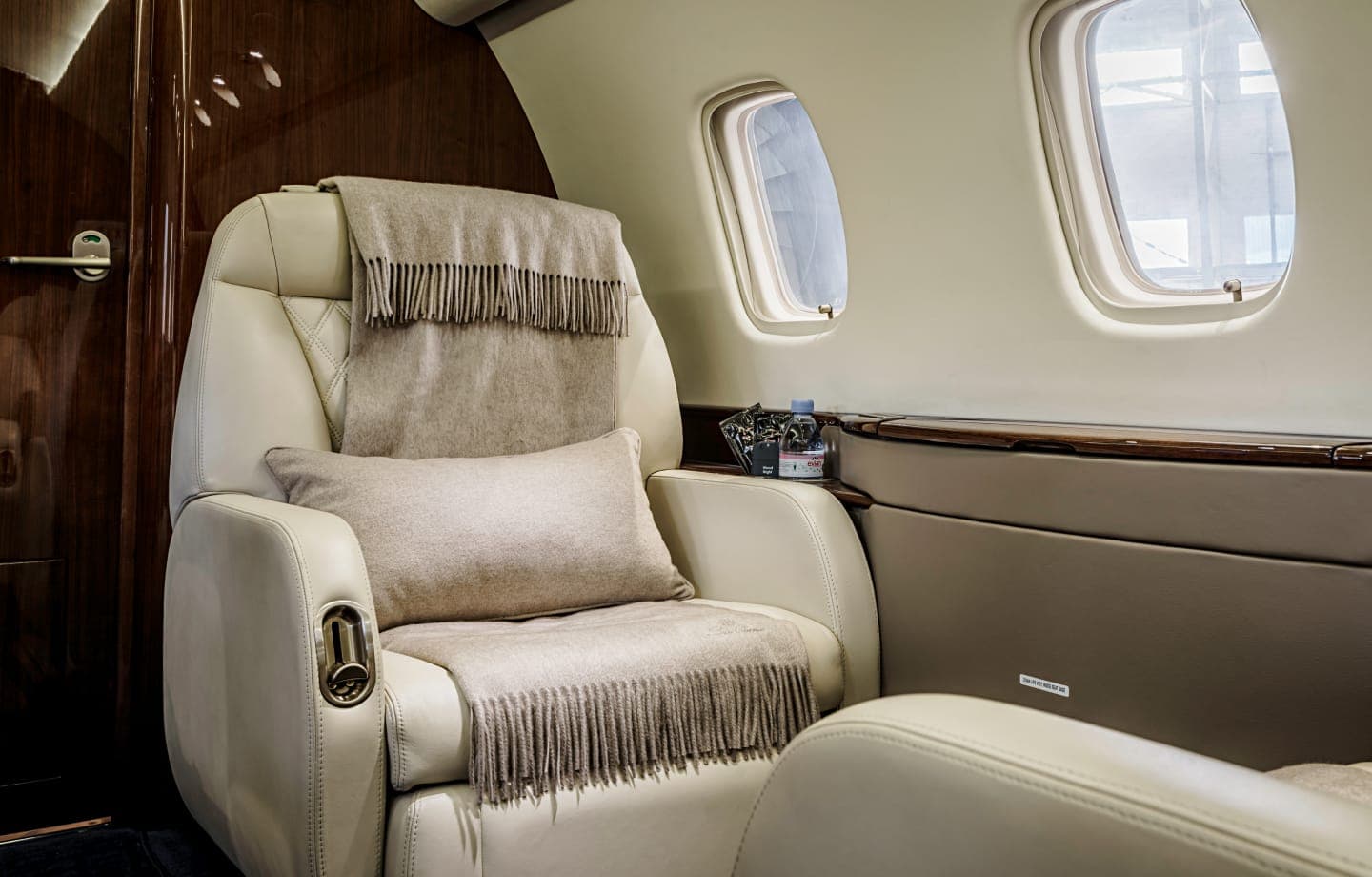 Embraer Legacy 650 YL-ION