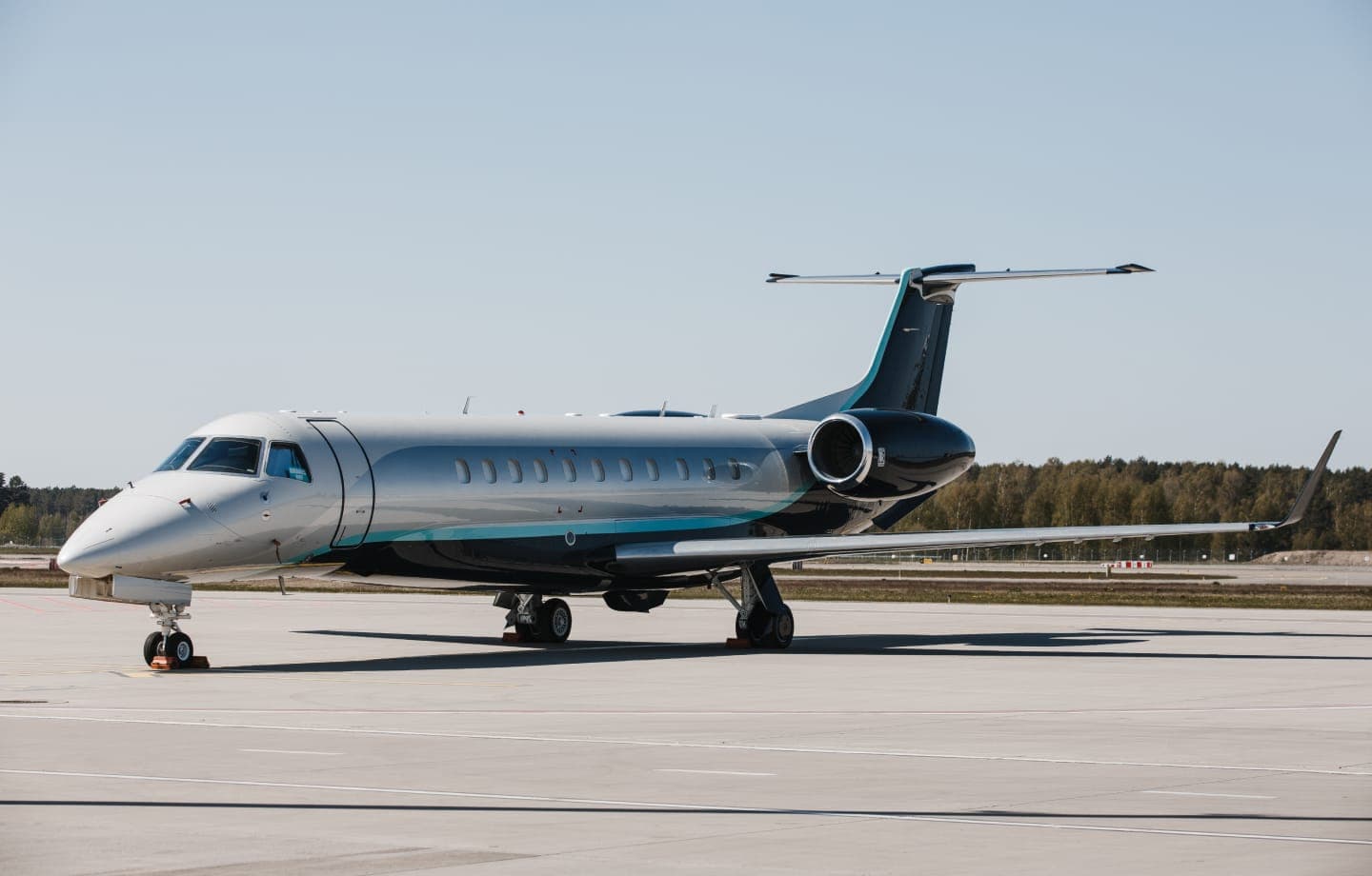 Embraer Legacy 650 YL-ION
