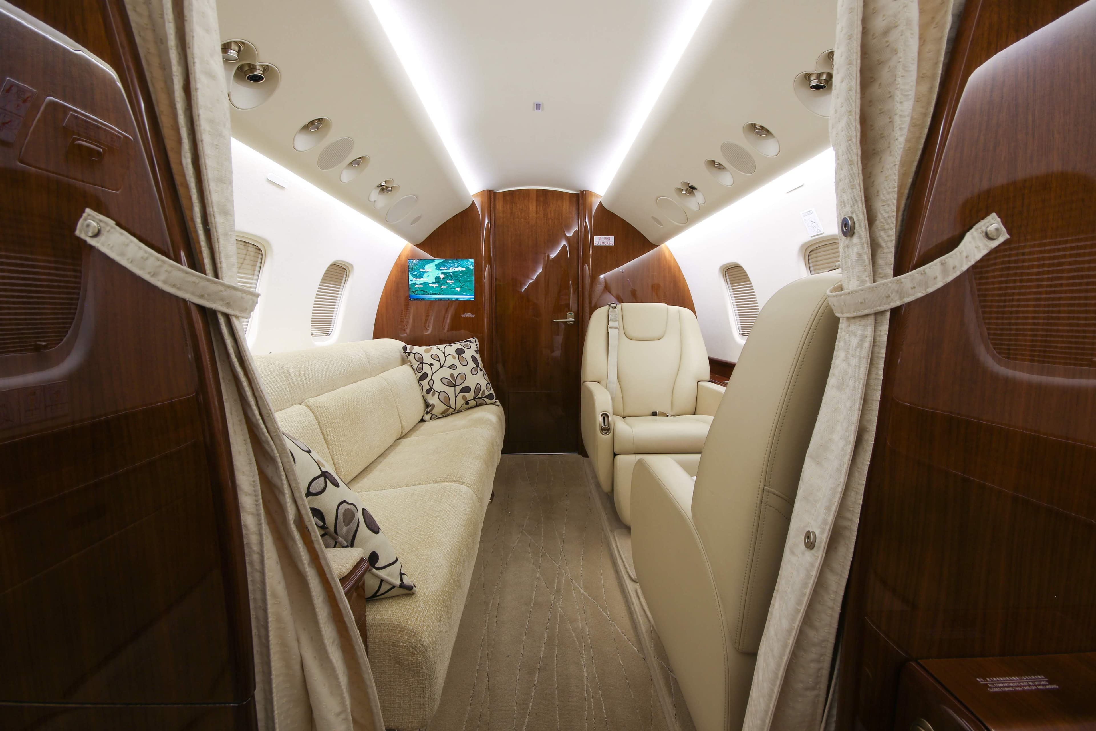 Embraer Legacy 650 VT-NKS