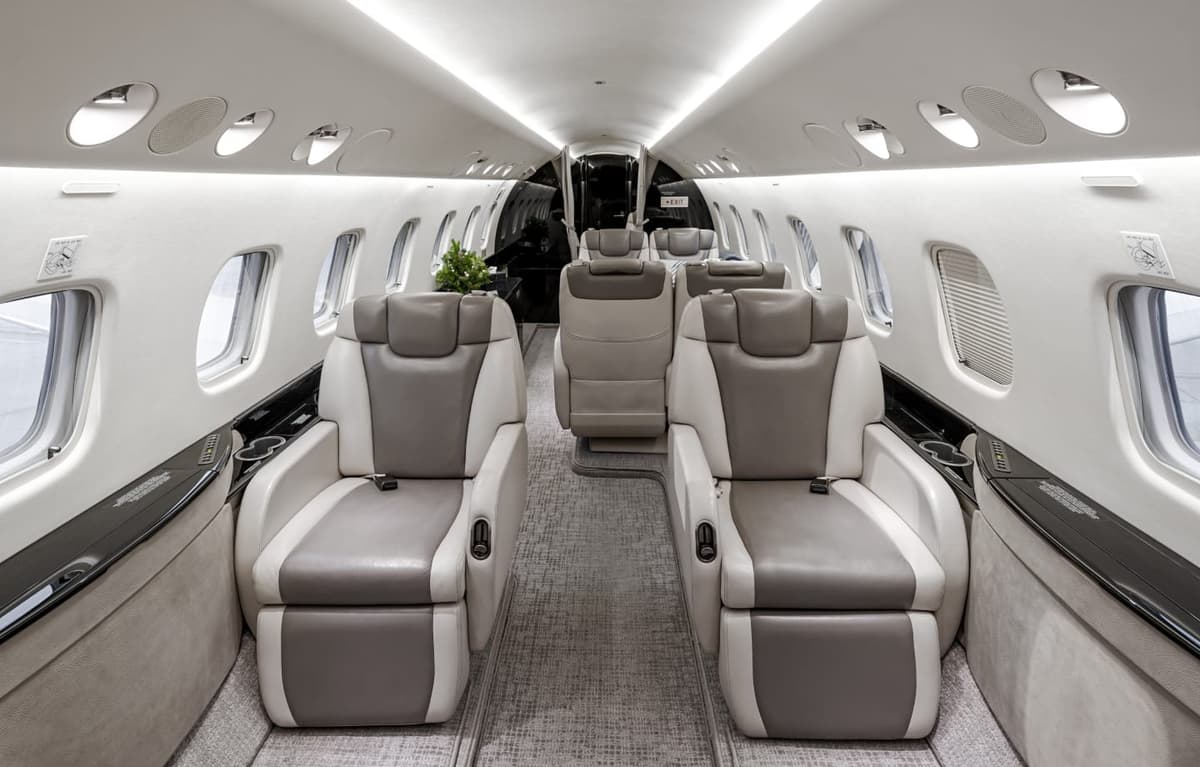 Embraer Legacy 650 YL-ONR