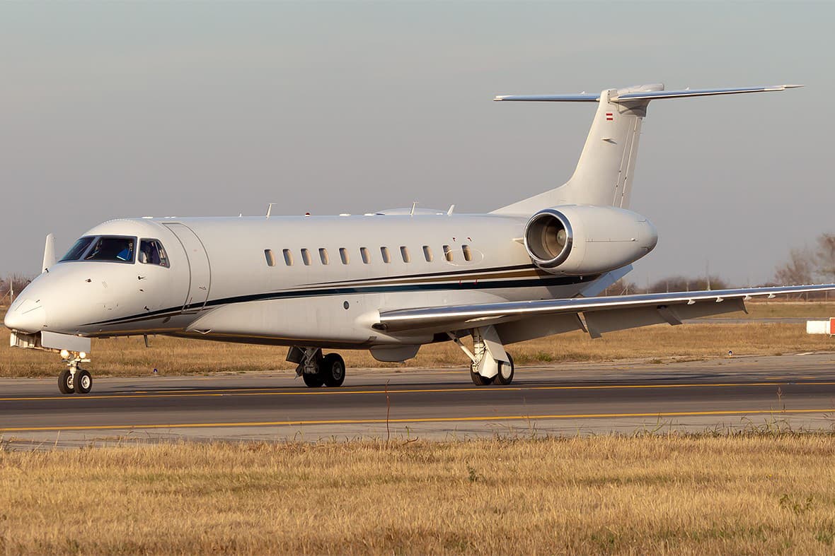 Embraer Legacy 600 YL-SRS