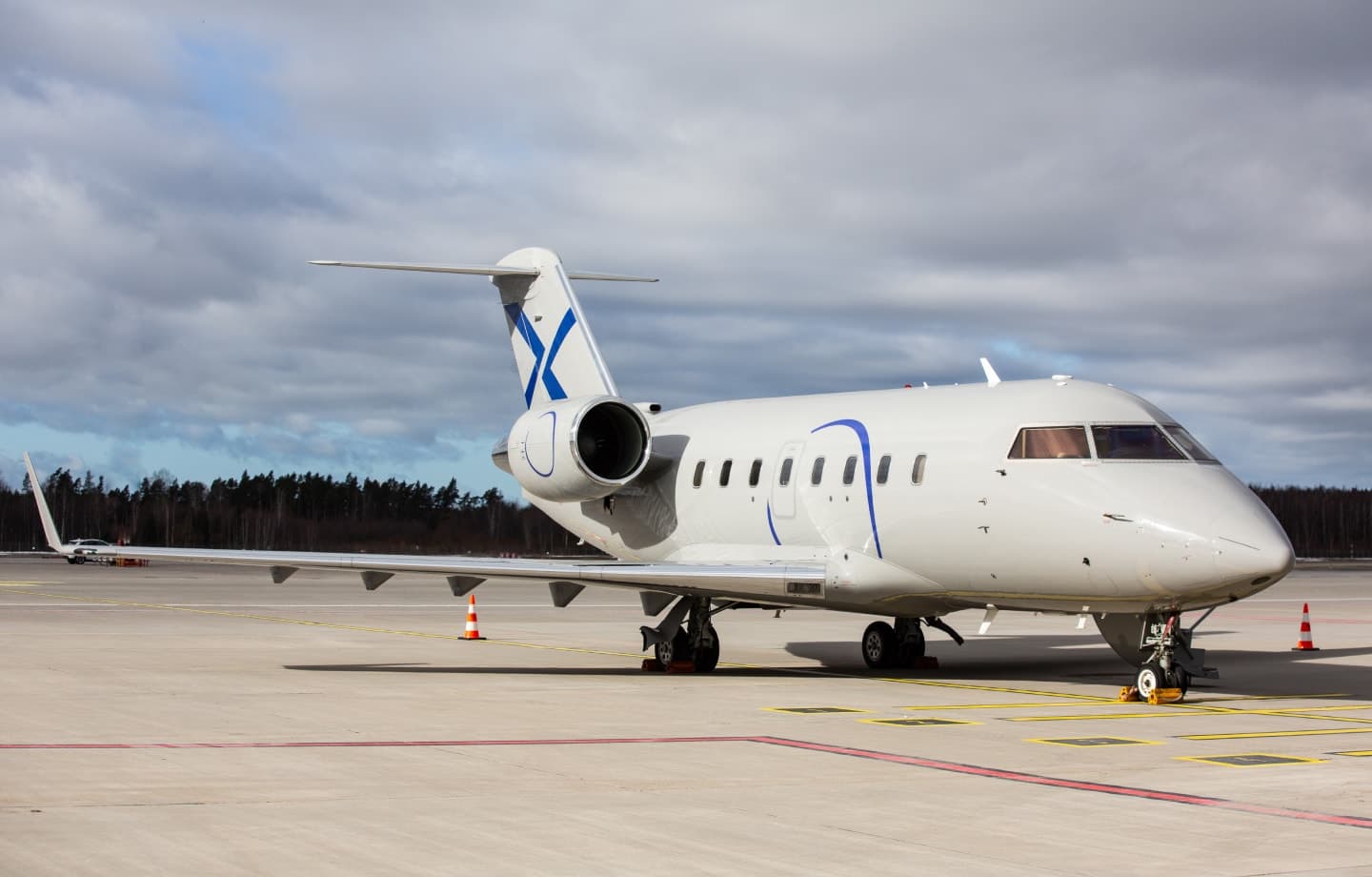 Challenger 604 YL-TIM