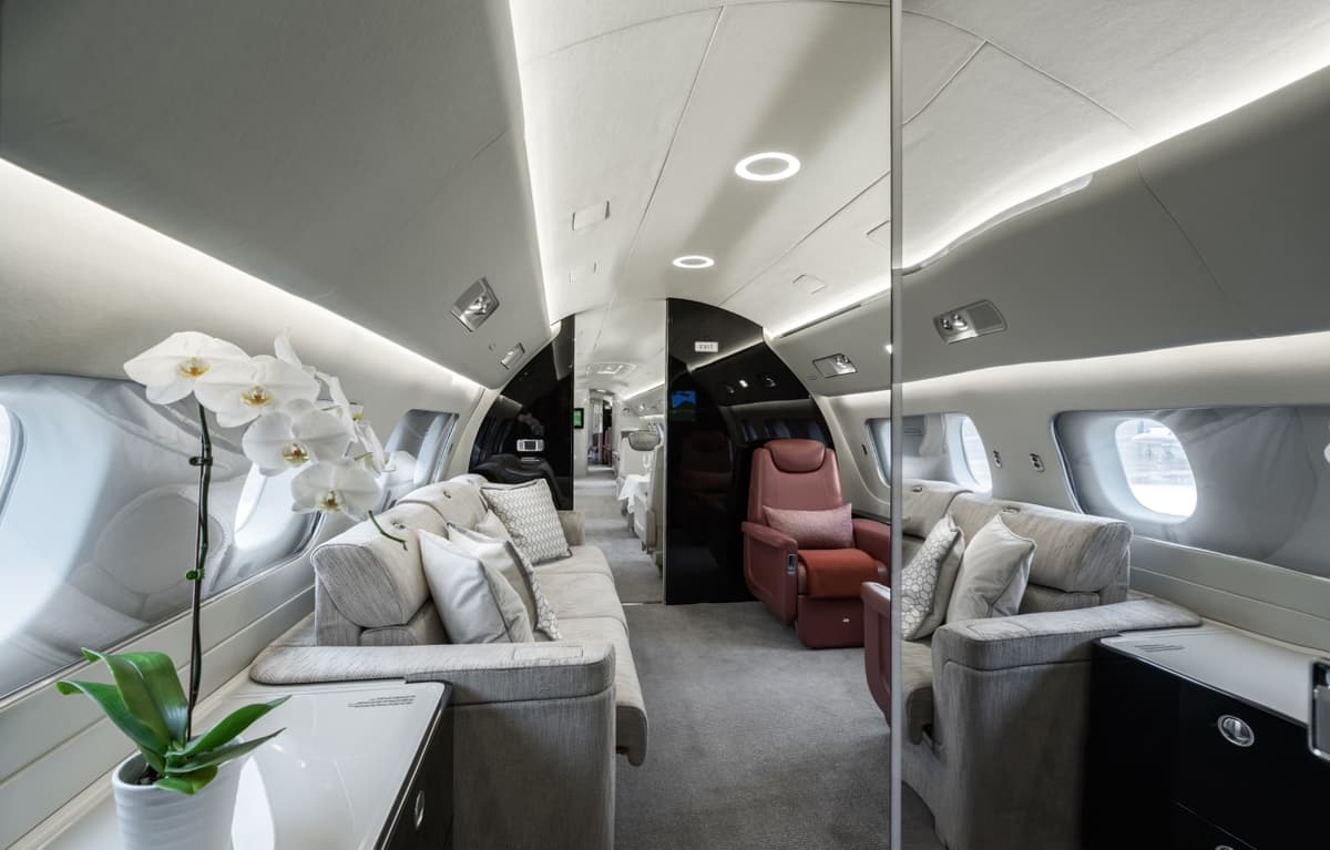 Embraer Lineage 1000 YL-UAG