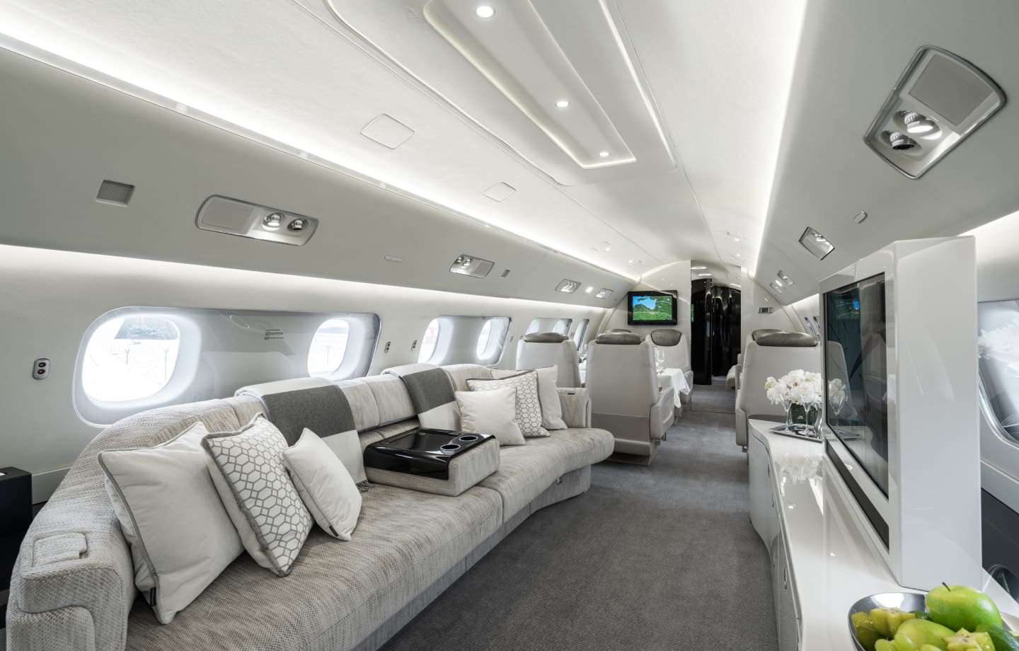 Embraer Lineage 1000 YL-UAG