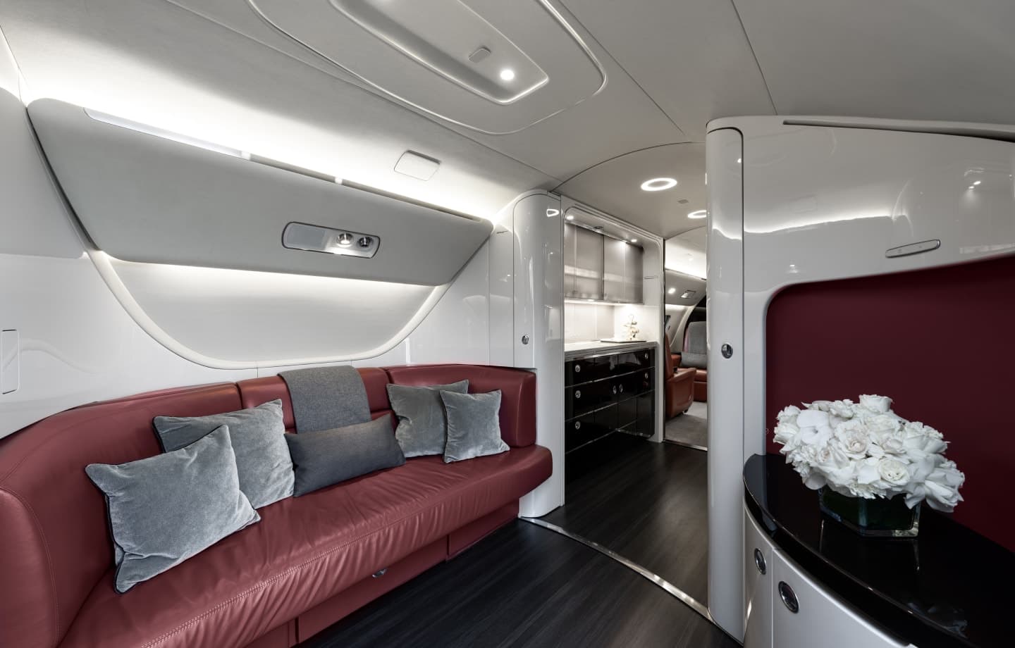 Embraer Lineage 1000 YL-UAG