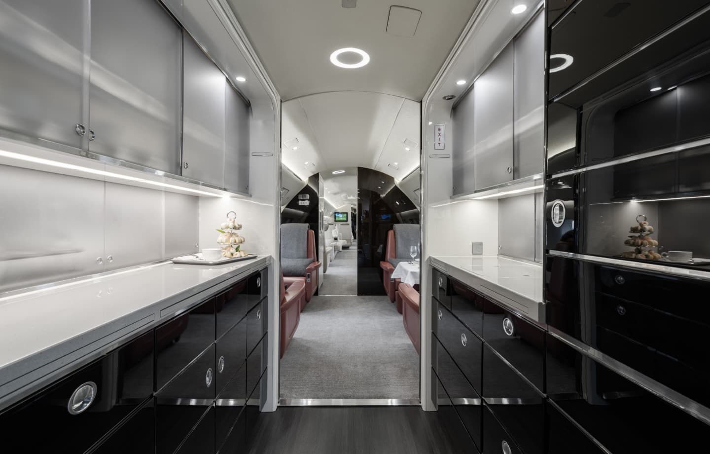 Embraer Lineage 1000 YL-UAG