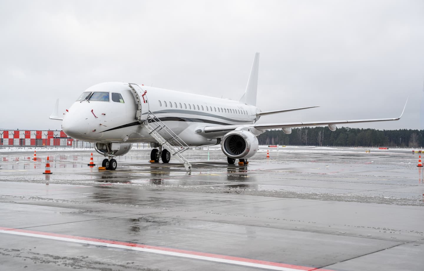 Embraer Lineage 1000 YL-UAG