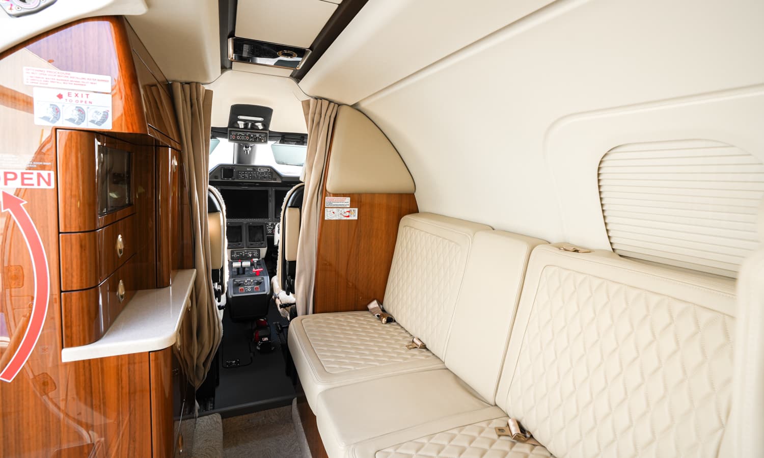 Embraer Phenom 300 YR-DDN