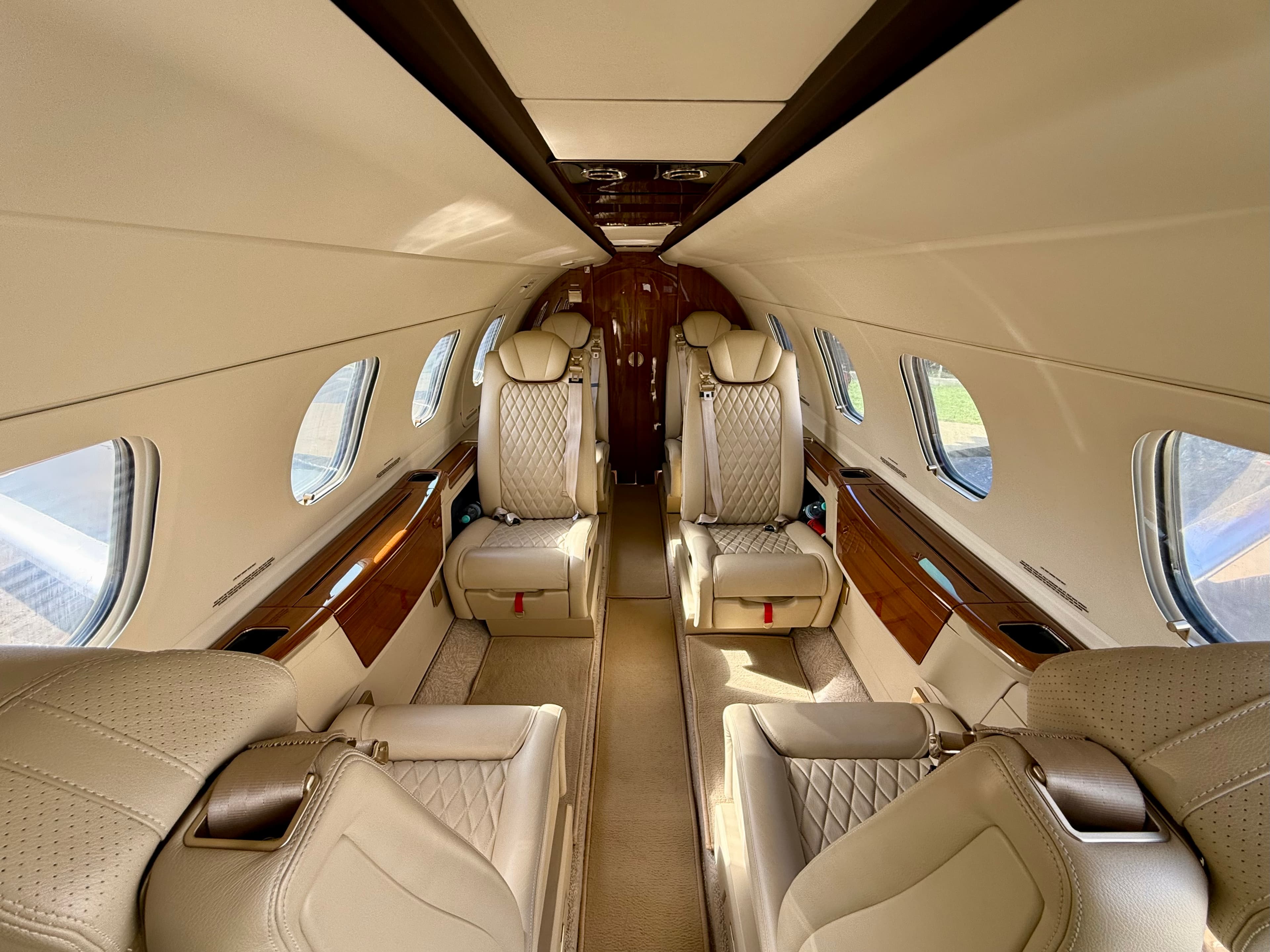 Embraer Phenom 300 YR-DDN