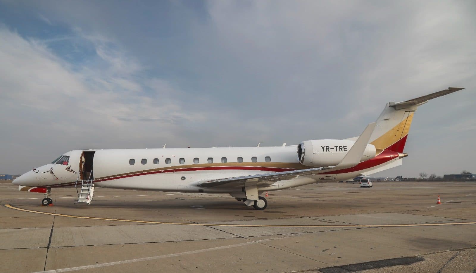 Embraer Legacy 650 YR-TRE