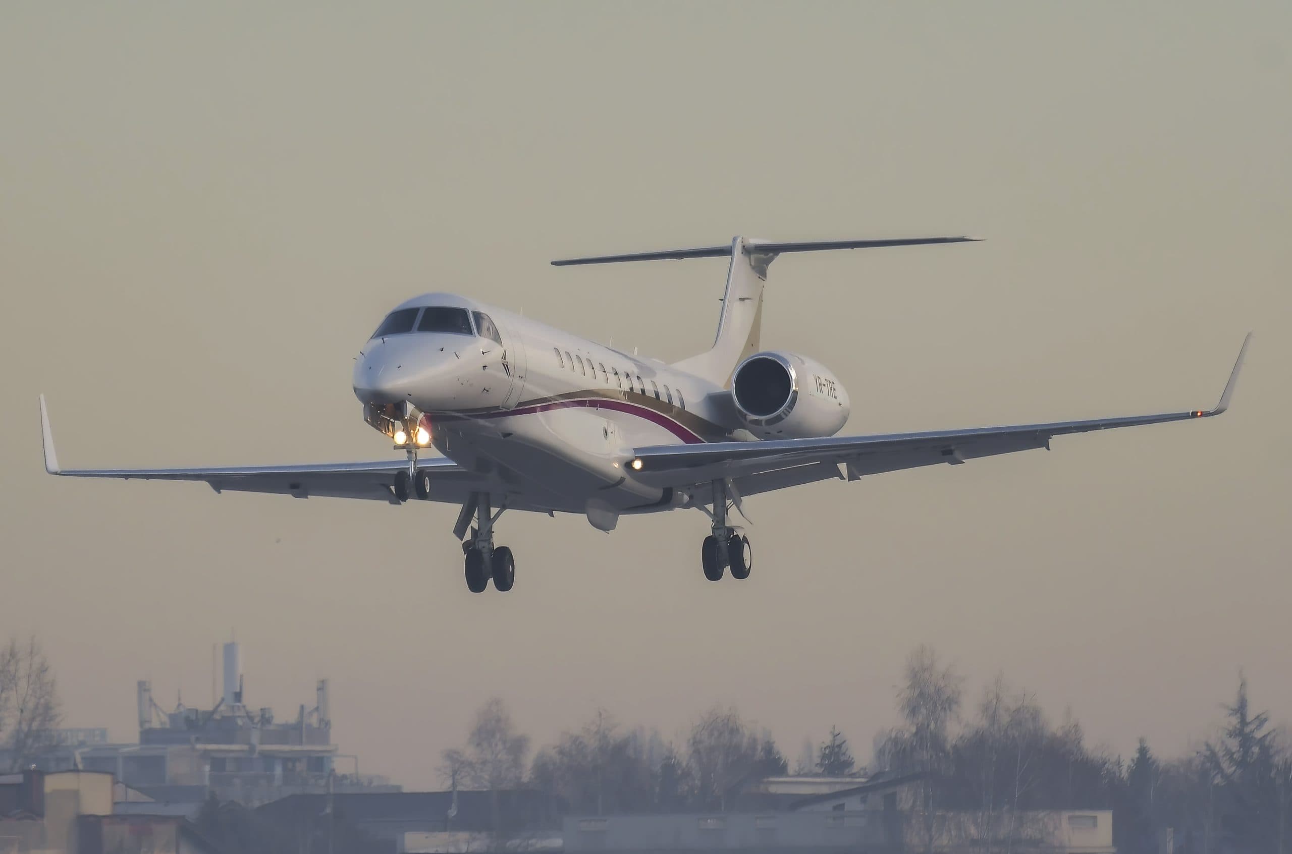 Embraer Legacy 650 YR-TRE
