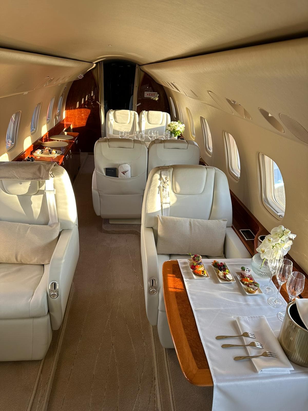 Embraer Legacy 650 YR-TRE