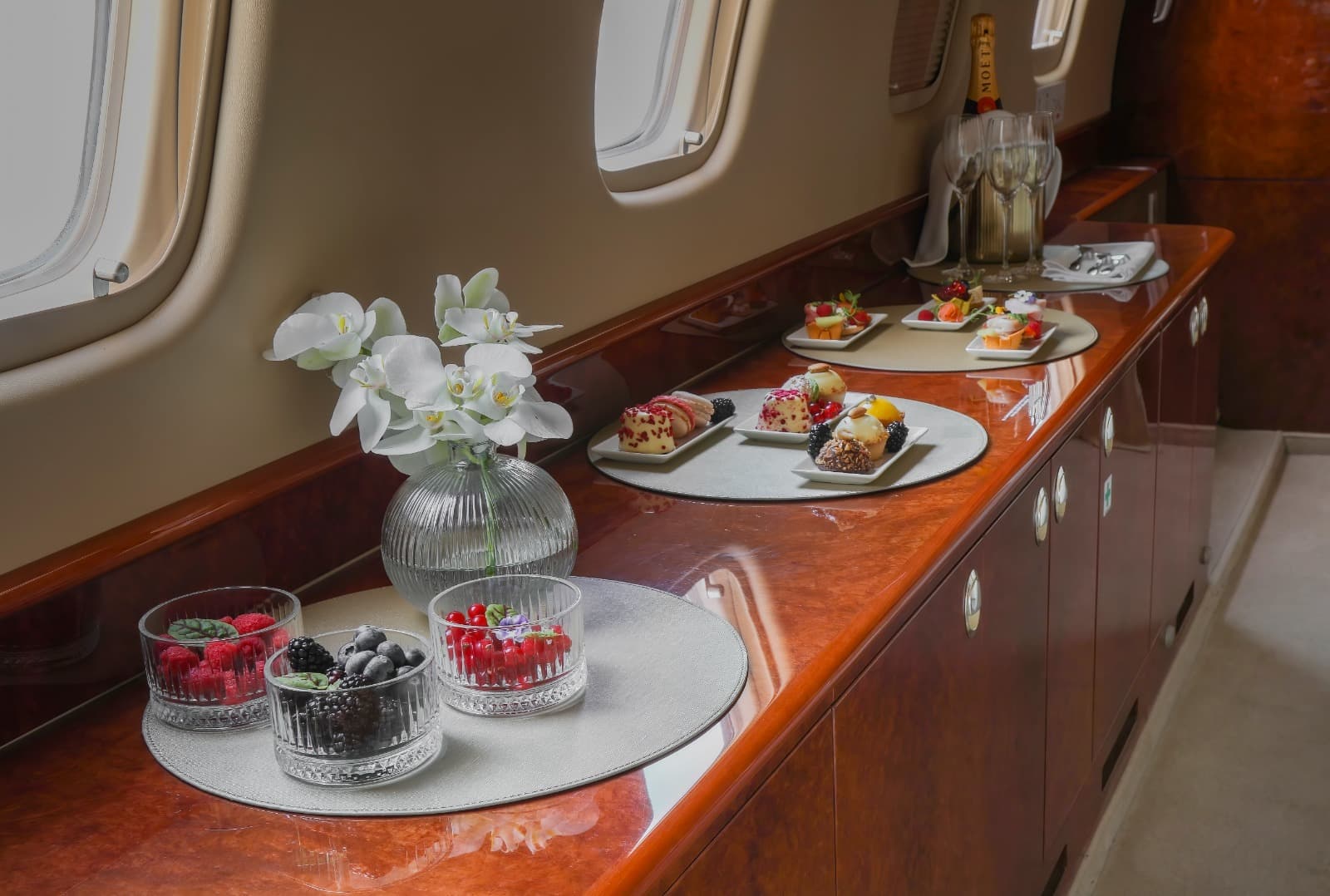 Embraer Legacy 650 YR-TRE