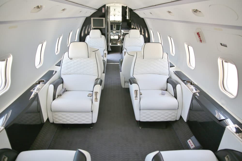 Challenger 300 ZS-ACT