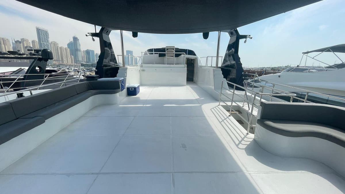 "Azimut 135ft"