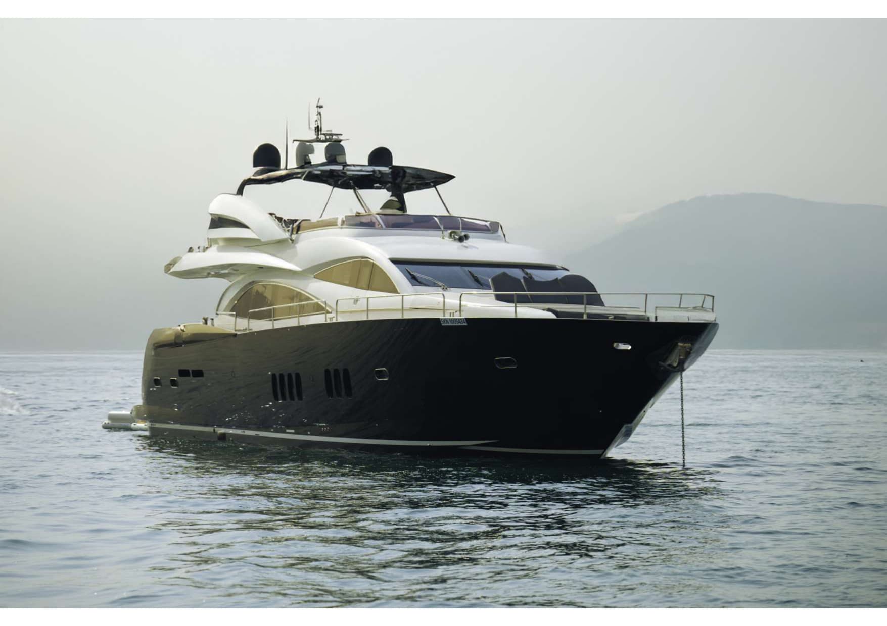 Sunseeker 90 "Aarna"