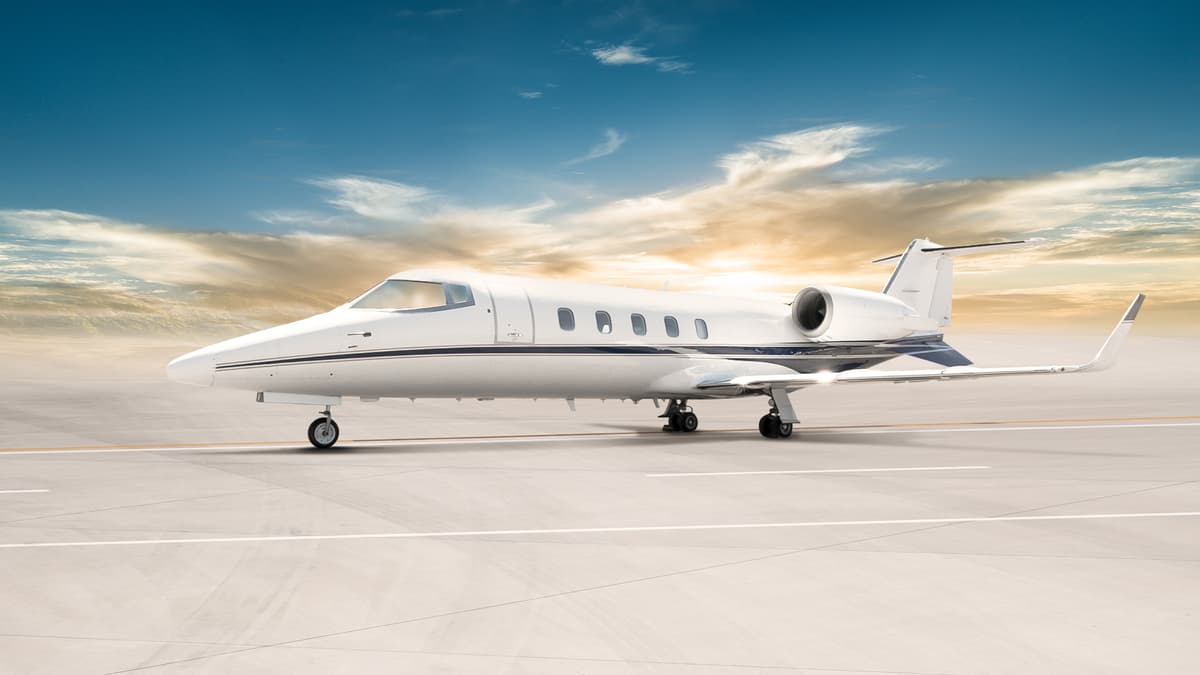 Learjet 60 N975LV