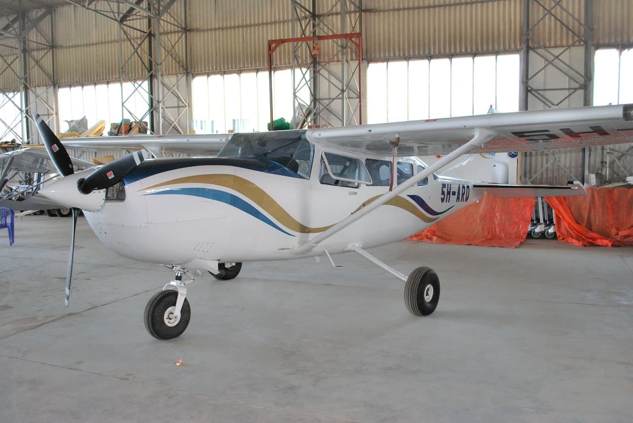 Cessna 207 5H-ARD