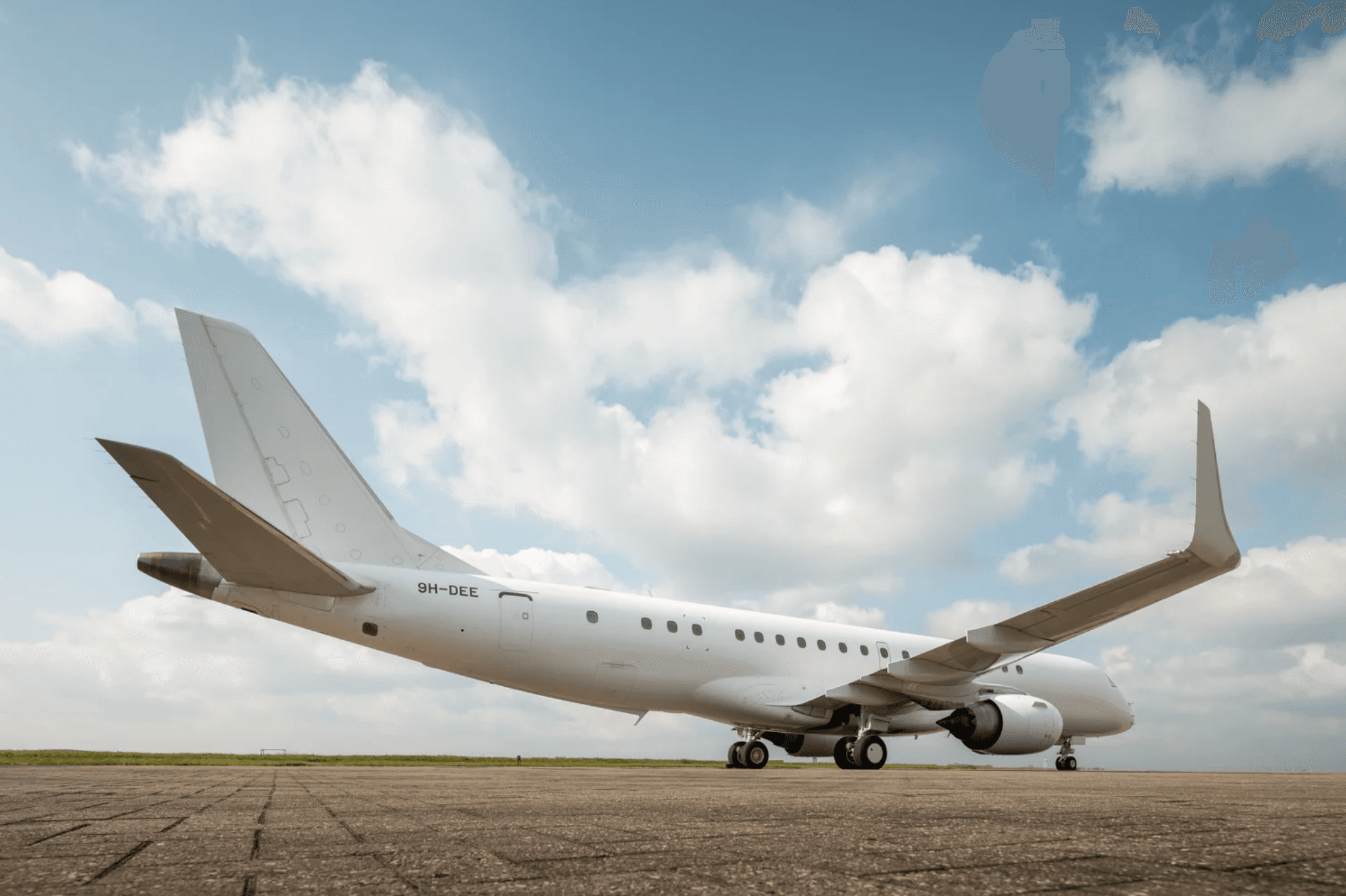 Embraer Lineage 1000 9H-DEE