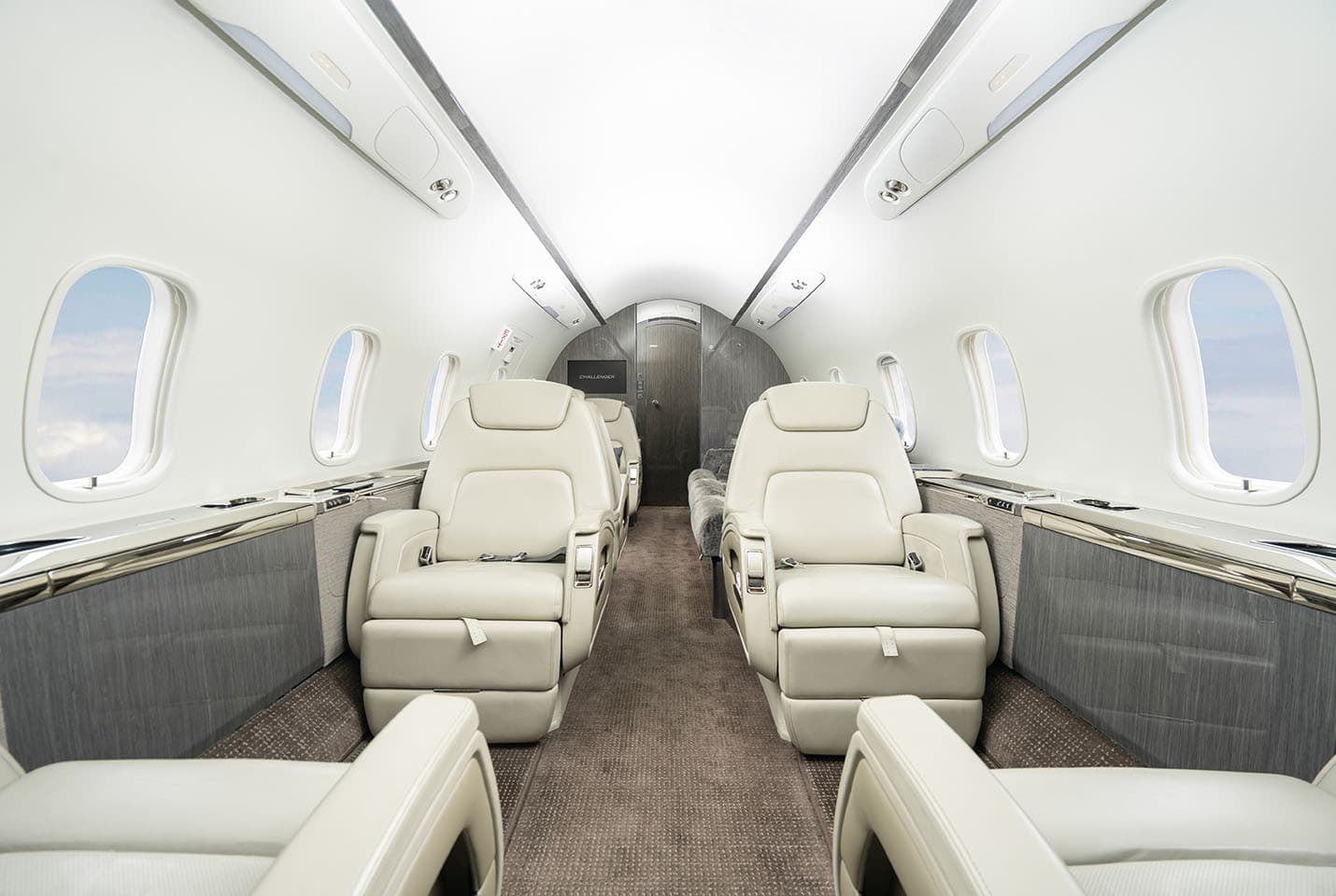 Challenger 350 C-GTPJ