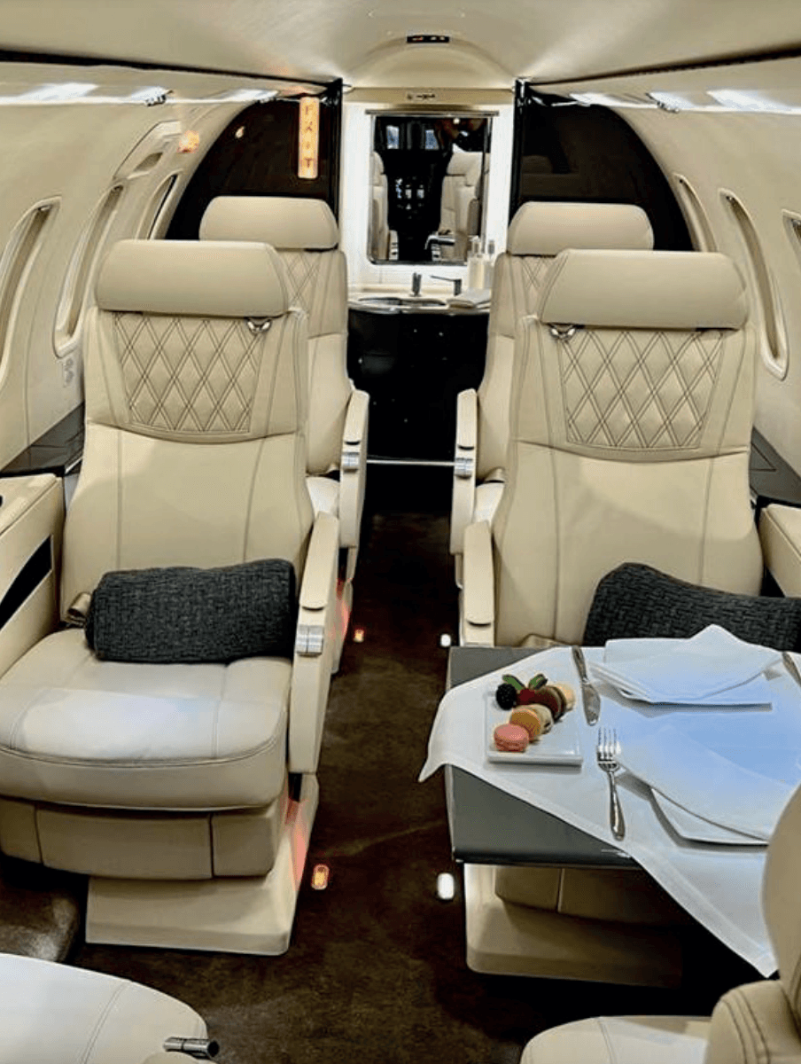 Learjet 40 G-UXLA