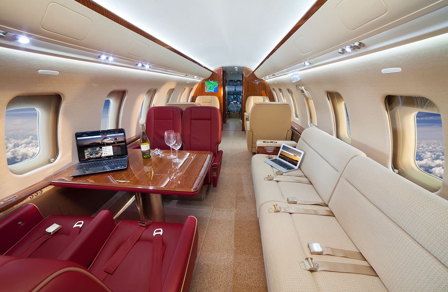 Challenger 605 N138DM