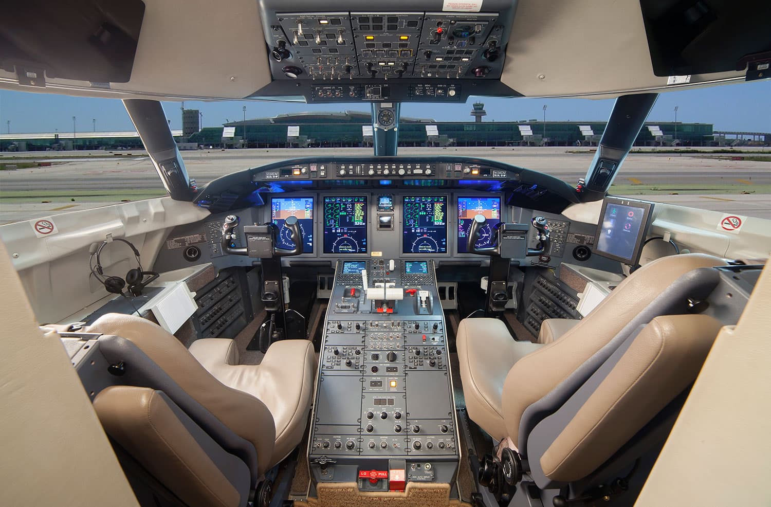 Challenger 605 N138DM