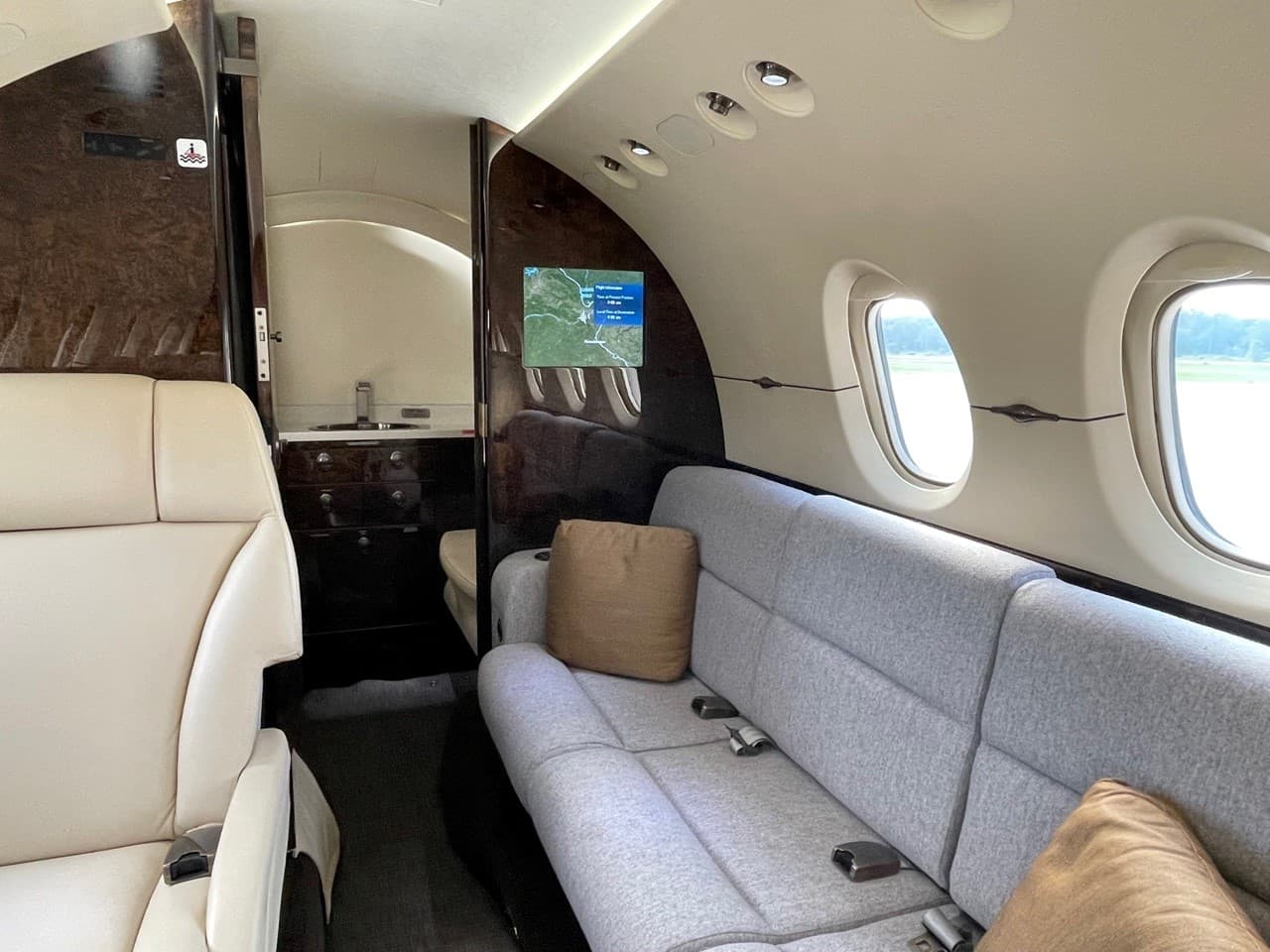 Hawker 900XP N176US