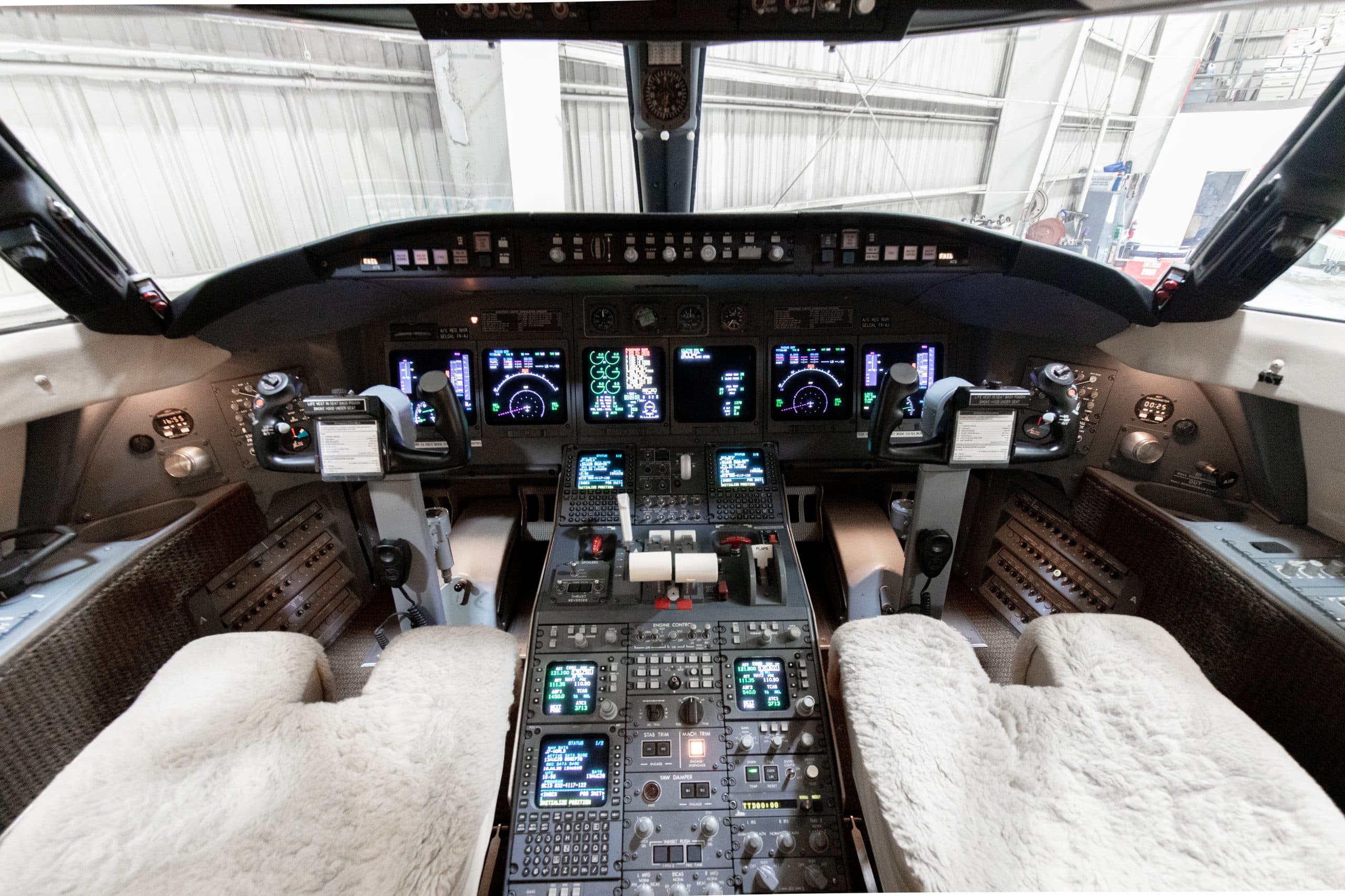 Challenger 604 N1VR