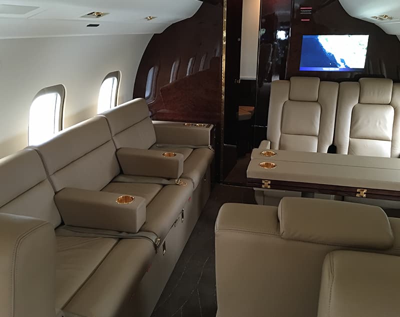 Challenger 604 N243BA