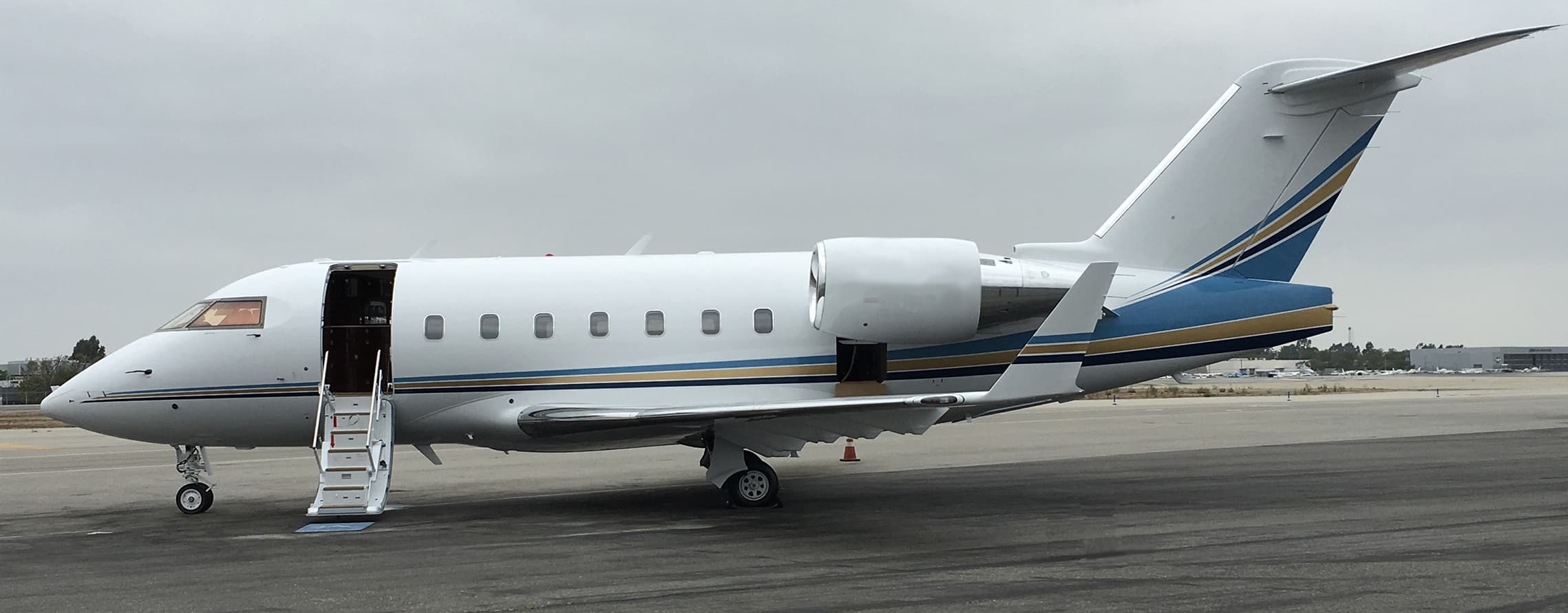 Challenger 604 N243BA