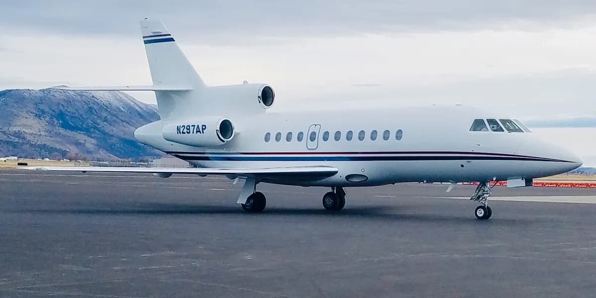 Falcon 900 N297AP