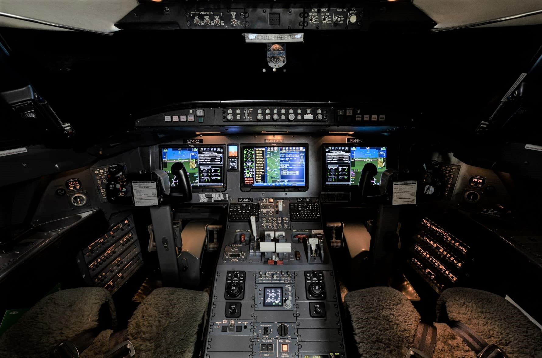 Challenger 604 N314RC