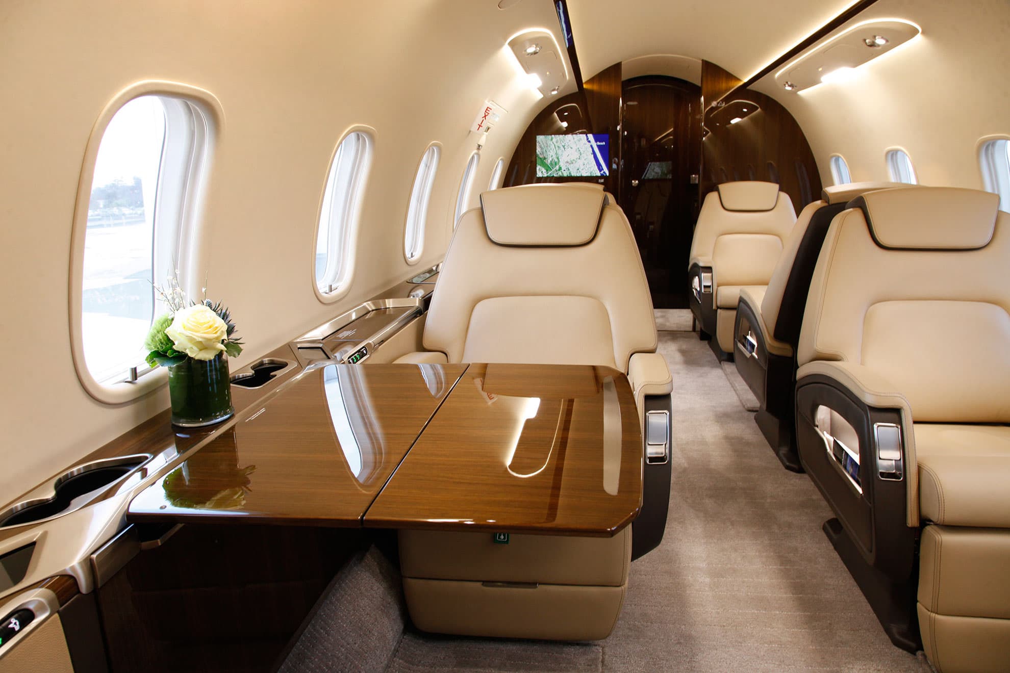 Challenger 350 N358MH