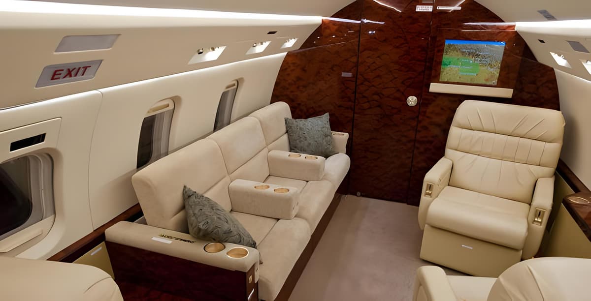 Challenger 604 N530BD