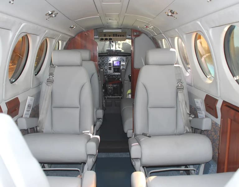 Beechcraft King Air B200 N61AP