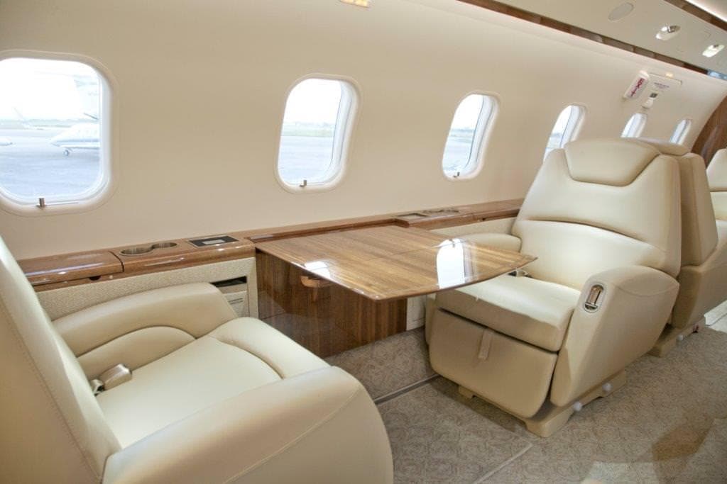 Challenger 300 N723JM
