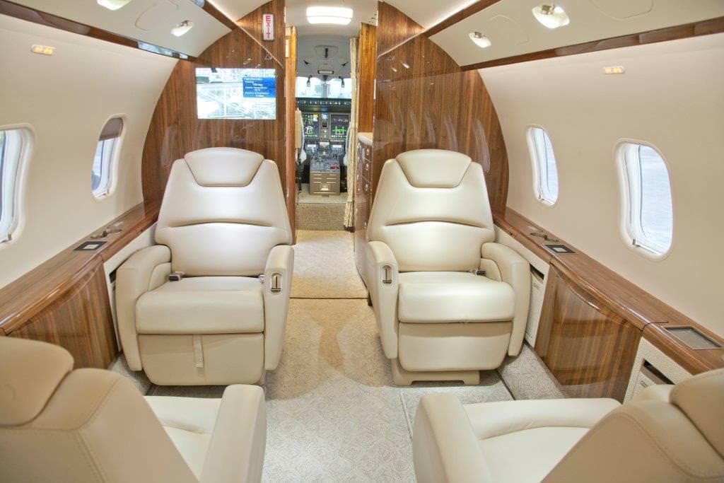 Challenger 300 N723JM