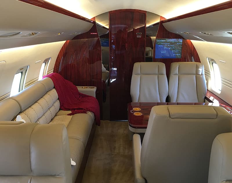 Challenger 604 N800LB